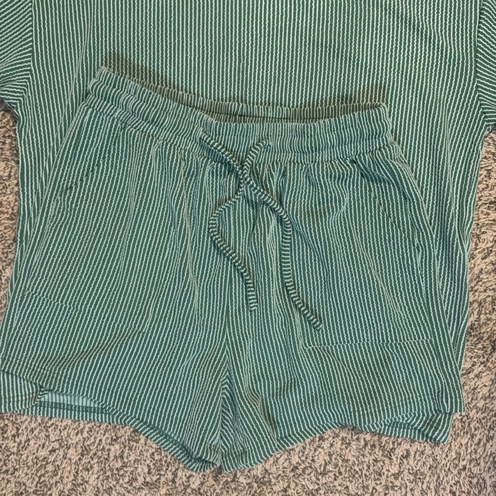Two piece set - Picture 3 of 3